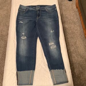 Maurice’s brand size 16w. Cut rolled bottom